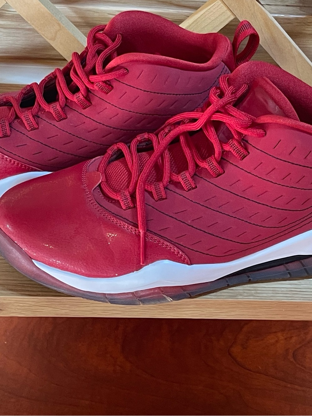 Nike’Air Jordon Max Aura Gym Red / NWOT /
Low Availability/ HTF/ Unisex